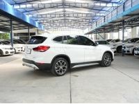 BMW X1 sDrive 20d xLine  ดีเชล ปี 2022 สีขาว รูปที่ 4